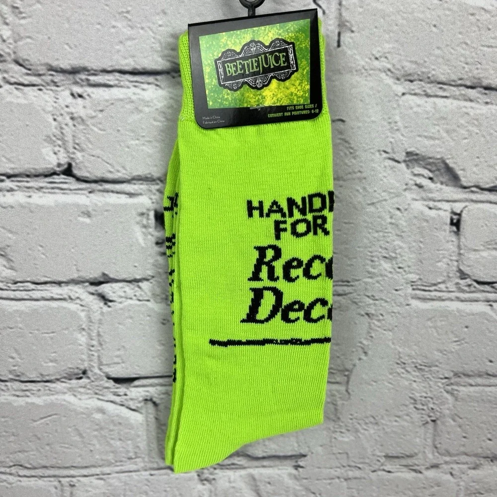 NEW BEETLEJUICE Crew Socks Size MENS 6-12 Handbook For Recently Deceased 1‎ Pair